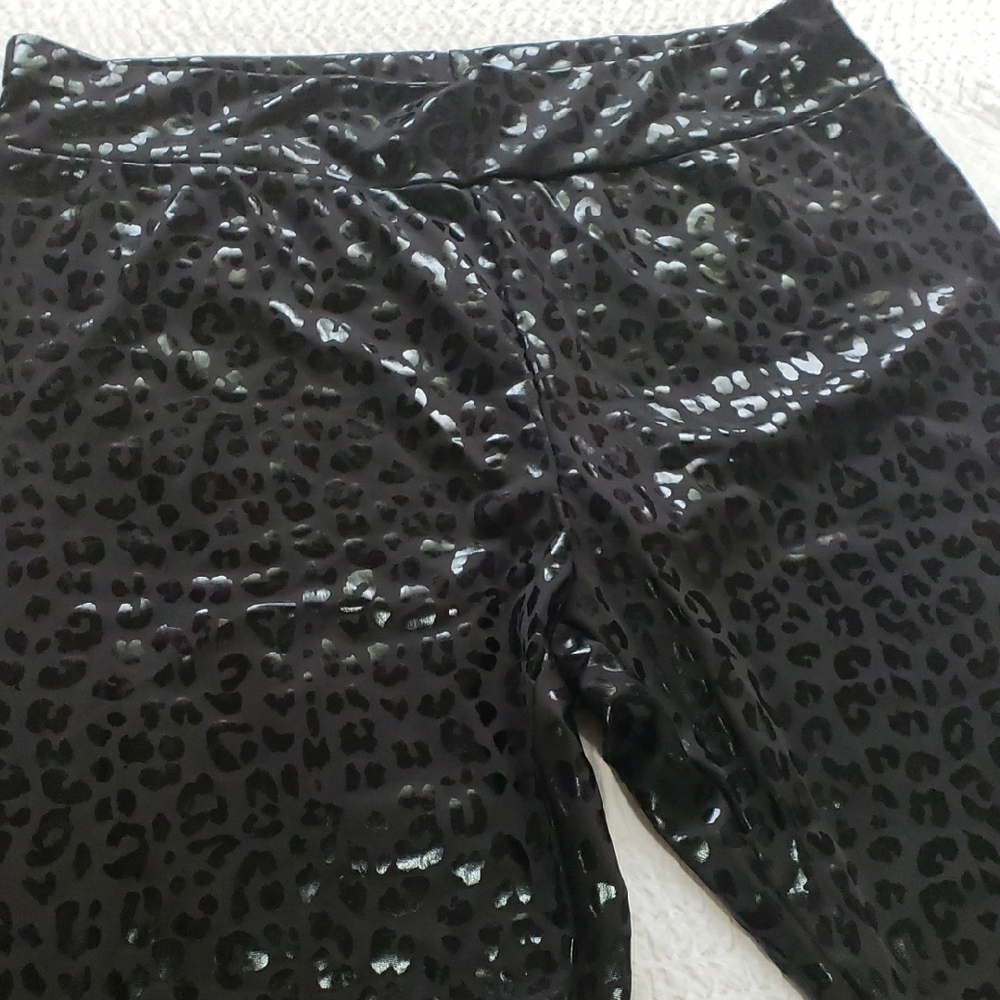Black Leopard Print Shiny Leggings